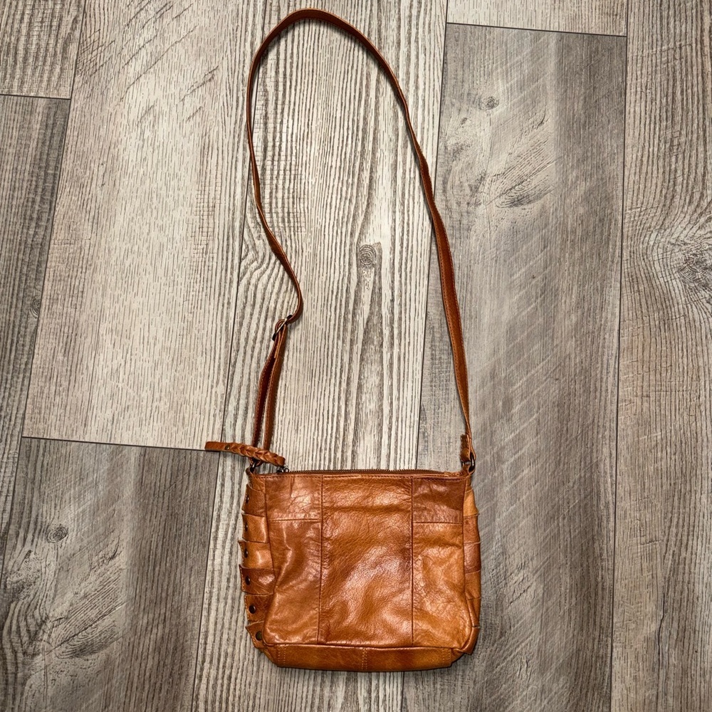 Day and Mood Cider Tan Leather Sally Crossbody bag With Pin Finishings